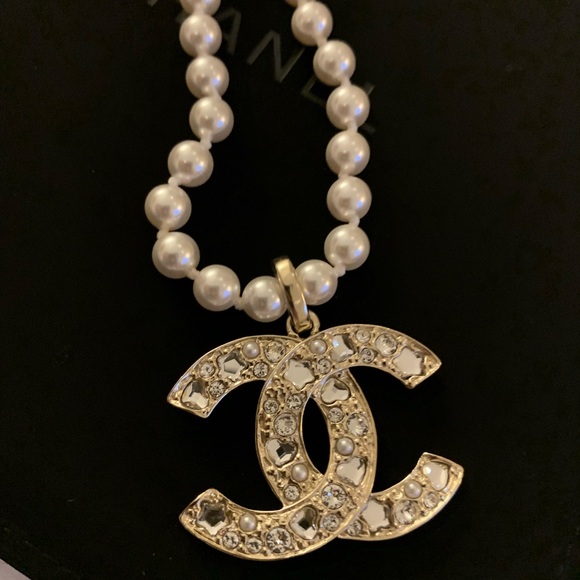 Authentic Brand new,authentic Chanel White Pearl Necklace with pouch,Chanel box - Picture 1 of 13